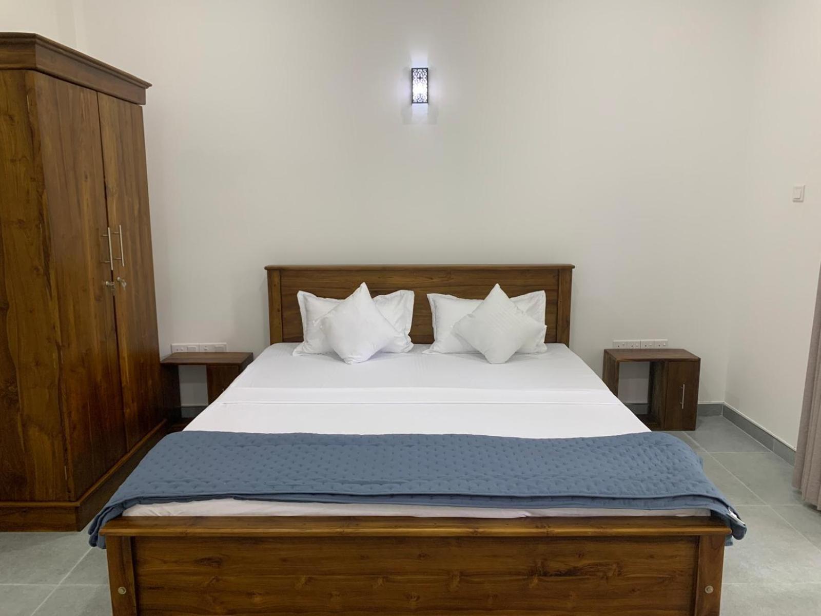 Sebastian Transit Villa With Free Shuttle Service To Airport Kotugoda Buitenkant foto