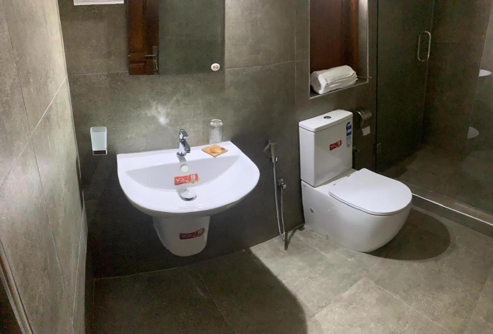 Sebastian Transit Villa With Free Shuttle Service To Airport Kotugoda Buitenkant foto