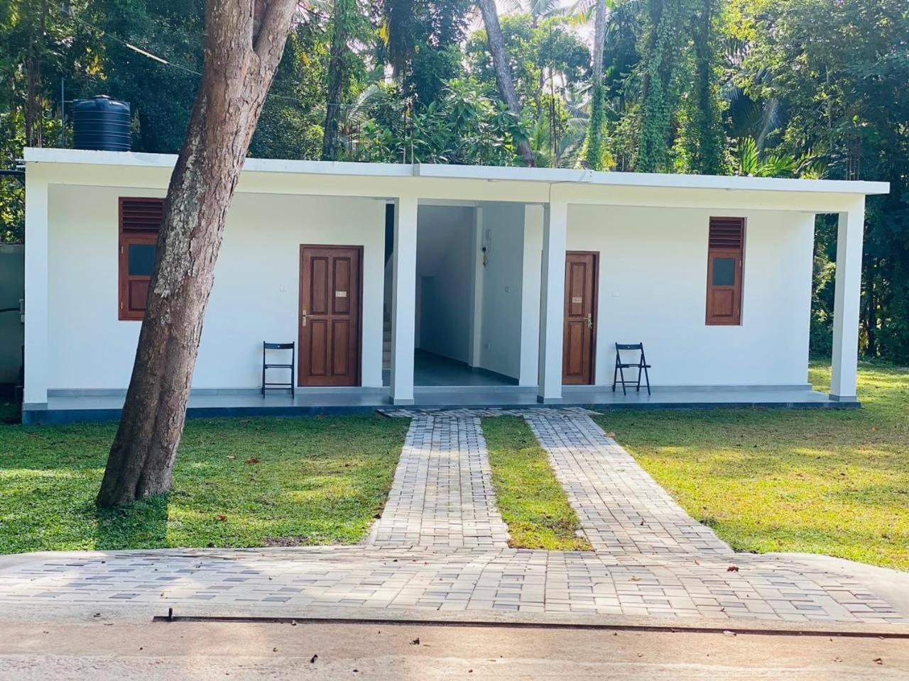 Sebastian Transit Villa With Free Shuttle Service To Airport Kotugoda Buitenkant foto